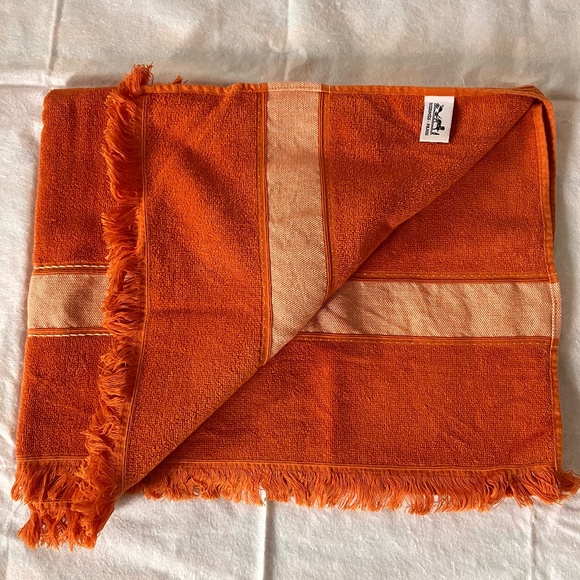 NEW HERMÈS ORANGE YACHTING BATH TOWEL - Picture 3 of 15